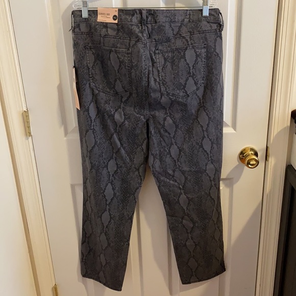 NWT NYDJ SNAKESKIN PRINT SLIM STRAIGHT ANKLE JEANS - Picture 8 of 8